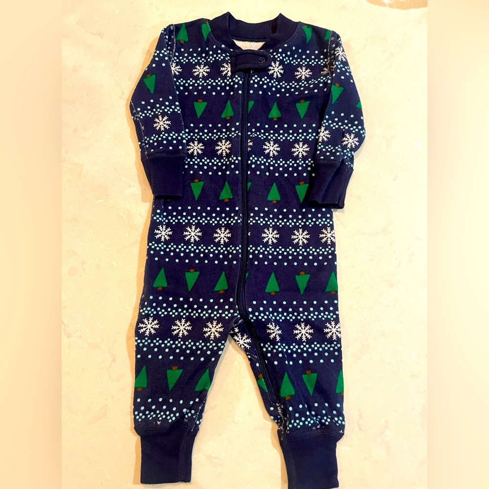 Moon and Back by Hanna Andersson one piece pjs  zipper closure